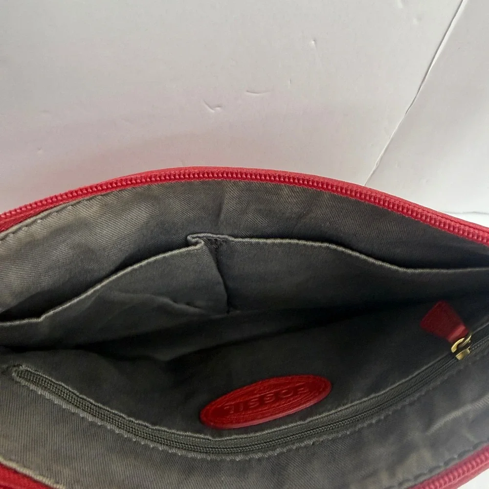 Fossil Shoulder Bag Medium Red Pebbled Leather Hobo Brass Hardware Casual